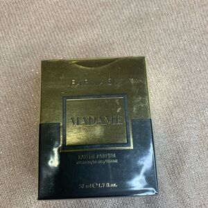 Farmasi Madame Gift Box – Black and Gold Packaging